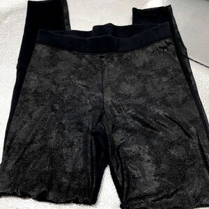 Pink VS black marbled print small leggings